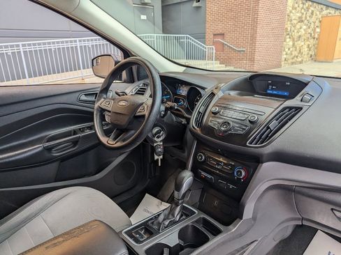 Used 2019 Ford Escape S image 18