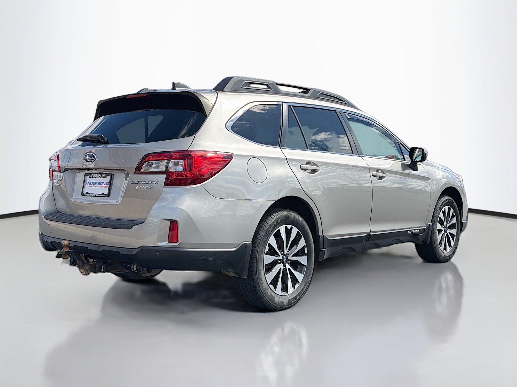 Used 2017 Subaru Outback 2.5i Limited AWD/4WD image 2