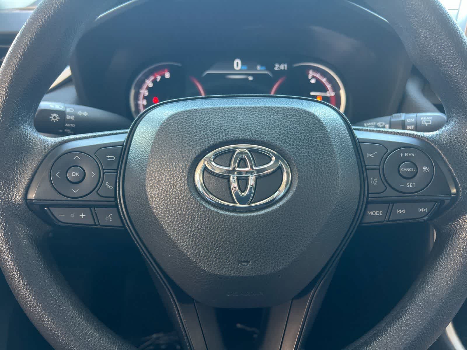Used 2025 Toyota RAV4 XLE FWD image 24