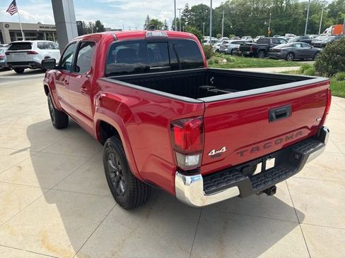 Used 2023 Toyota Tacoma SR5 AWD/4WD image 5