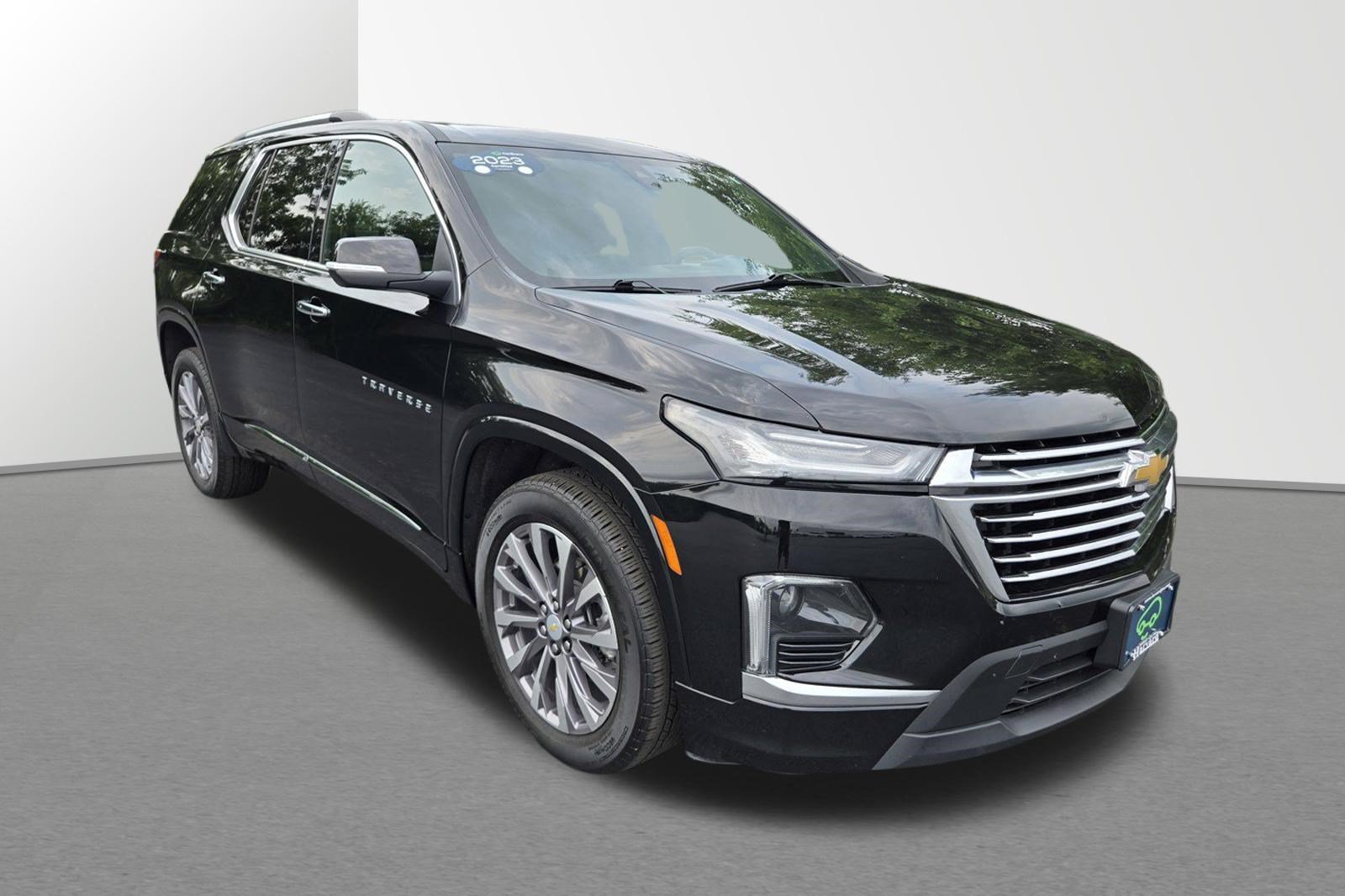 Used 2023 Chevrolet Traverse Premier AWD/4WD image 1