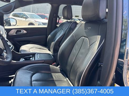 Used 2025 Chrysler Pacifica Limited FWD image 20