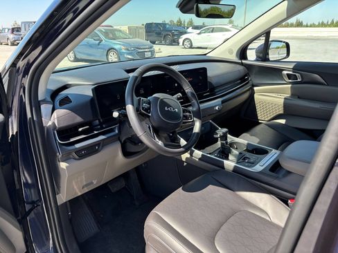 Used 2026 Kia Carnival FWD image 37