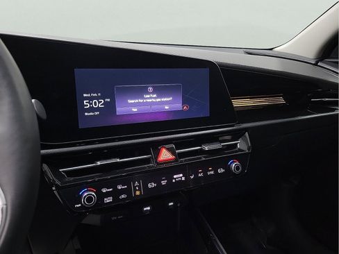 Used 2023 Kia Niro SX Touring image 16