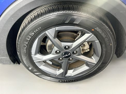 Used 2025 Kia K4 LXS image 11