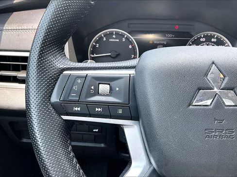 Used 2024 Mitsubishi Outlander SE AWD/4WD image 11