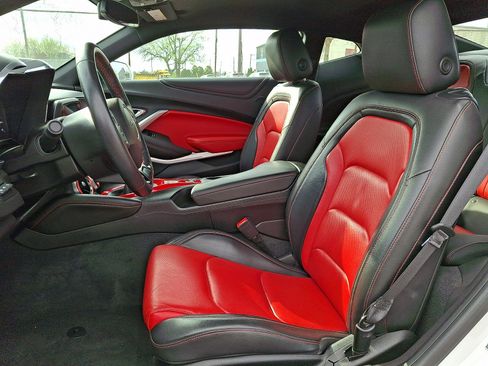 Used 2018 Chevrolet Camaro LT RWD image 12