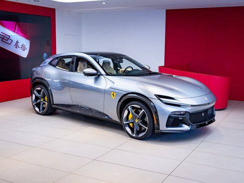 Certified 2025 Ferrari Purosangue image 1