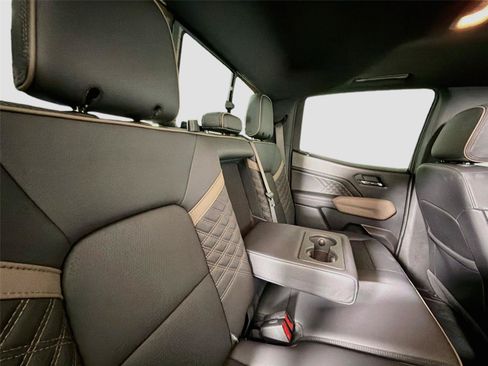 Used 2024 GMC Canyon Denali AWD/4WD image 27
