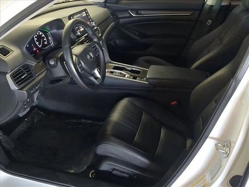 Used 2018 Honda Accord Touring image 16