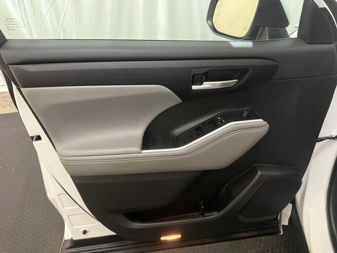 Used 2023 Toyota Highlander XLE image 20