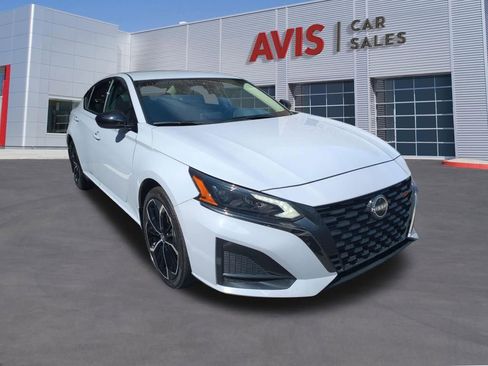Used 2025 Nissan Altima 2.5 SR AWD/4WD image 3