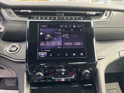 New 2025 Jeep Grand Cherokee Altitude image 12