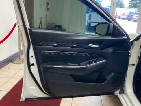 Used 2019 Nissan Altima 2.5 S FWD image 7