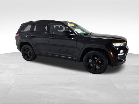 Used 2023 Jeep Grand Cherokee Limited w/ Black Appearance Package AWD/4WD image 27