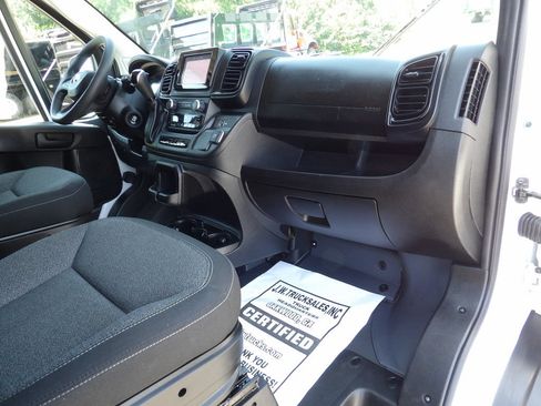 Used 2025 RAM ProMaster 2500 w/ U-Haul Equipment Group FWD image 32