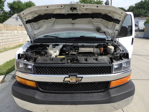 Used 2016 Chevrolet Express 2500 LT w/ LT Preferred Equipment Group RWD image 27