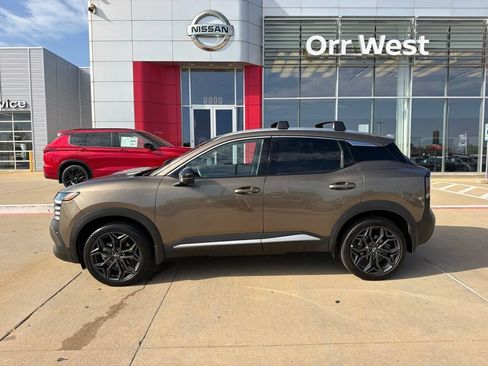 Used 2026 Nissan Kicks SR w/ SR Premium Package AWD/4WD image 2