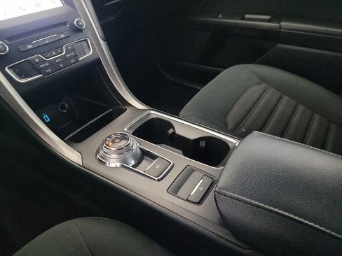 Used 2018 Ford Fusion SE w/ Fusion SE Technology Package FWD image 26