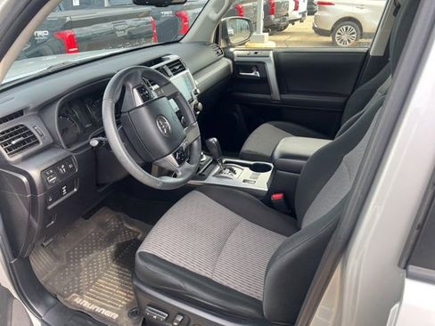 Used 2020 Toyota 4Runner SR5 AWD/4WD image 7