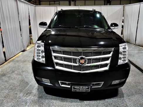 Used 2013 Cadillac Escalade ESV Platinum AWD/4WD image 2