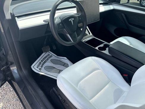 Used 2023 Tesla Model Y Long Range AWD/4WD image 29