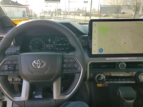 Used 2025 Toyota Tacoma Trailhunter image 30