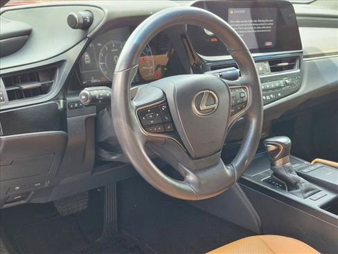Certified 2022 Lexus ES 350 F Sport w/ Accessory Package FWD image 9