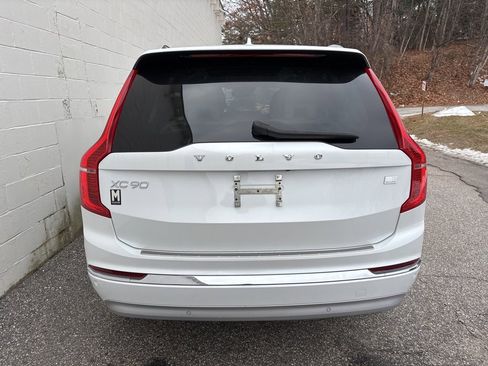 Used 2022 Volvo XC90 T8 Inscription Expression image 3