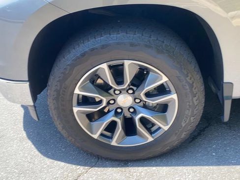Used 2023 Chevrolet Silverado 1500 LT AWD/4WD image 6