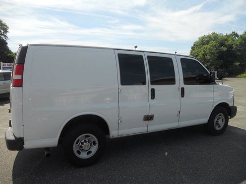 Used 2013 Chevrolet Express 2500 RWD image 9