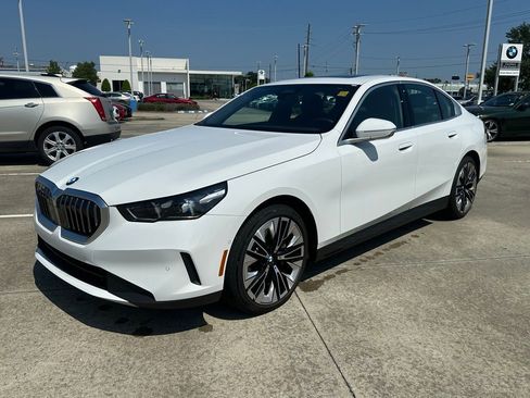 Certified 2025 BMW 530i w/ Premium Package image 1