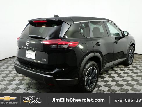 Used 2025 Nissan Rogue SV AWD/4WD image 3