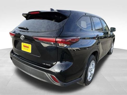 Used 2024 Toyota Highlander LE image 9