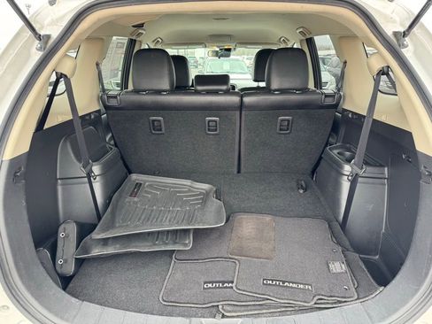 Used 2016 Mitsubishi Outlander ES image 36