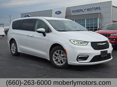 Used 2023 Chrysler Pacifica Touring-L