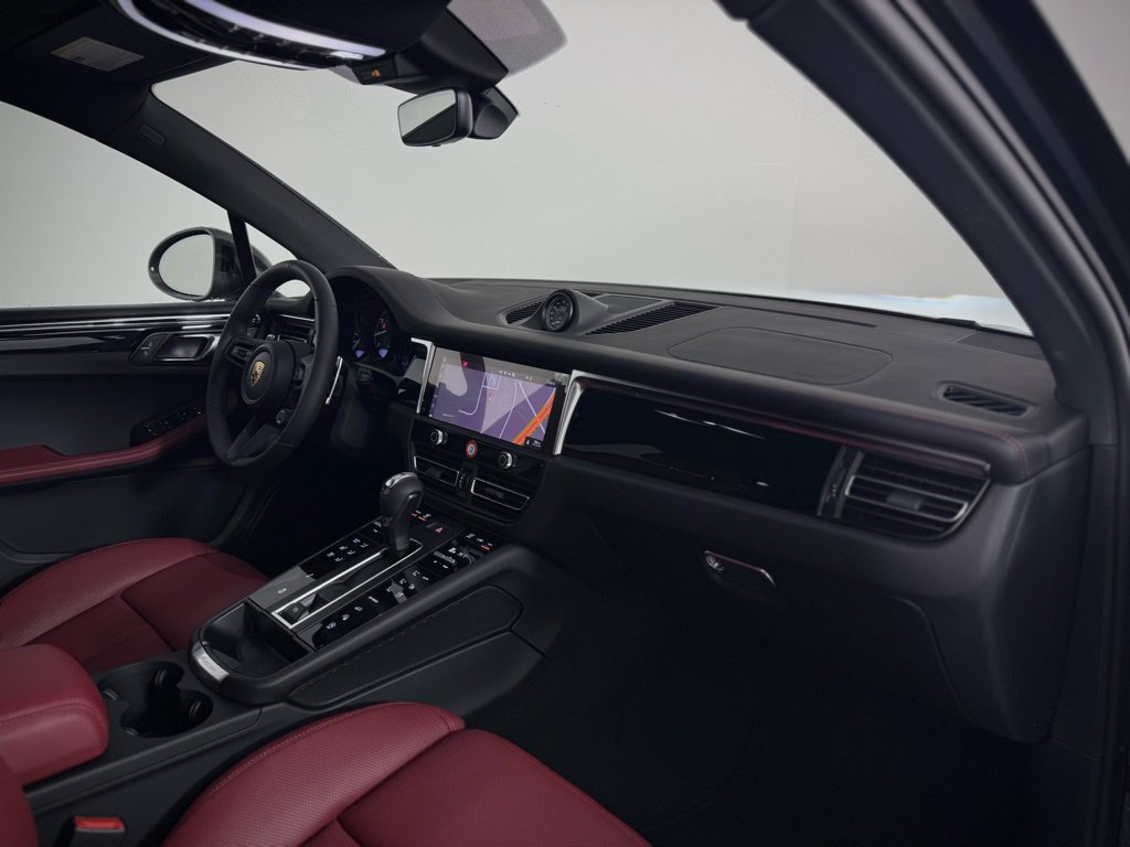 Certified 2026 Porsche Macan AWD/4WD image 21