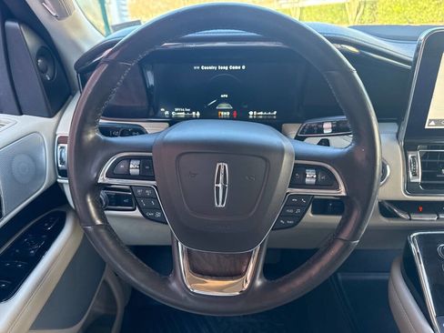 Used 2018 Lincoln Navigator L Reserve w/ Technology Package image 25