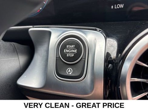 Used 2023 Mercedes-Benz GLB 250 4MATIC w/ Premium Package image 10