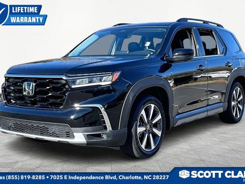 Used 2024 Honda Pilot Touring image 3