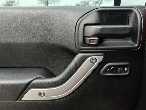 Used 2017 Jeep Wrangler Sahara image 23