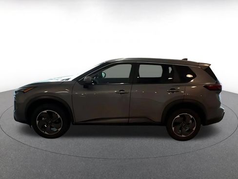 Used 2025 Nissan Rogue SV FWD image 9