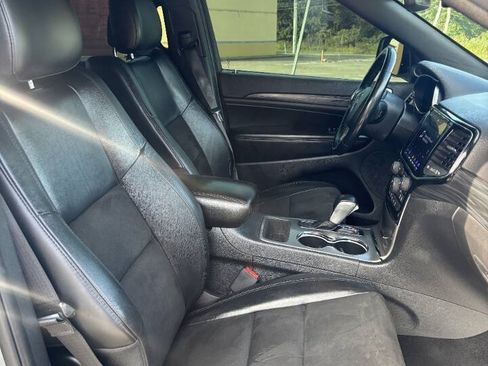 Used 2019 Jeep Grand Cherokee Altitude AWD/4WD image 17