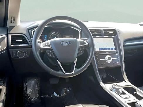 Used 2020 Ford Fusion Titanium AWD/4WD image 17