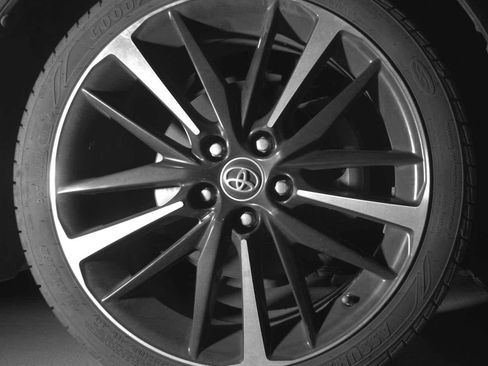 Used 2019 Toyota Camry XSE image 13