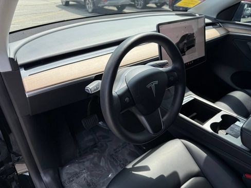 Used 2023 Tesla Model Y Long Range AWD/4WD image 16