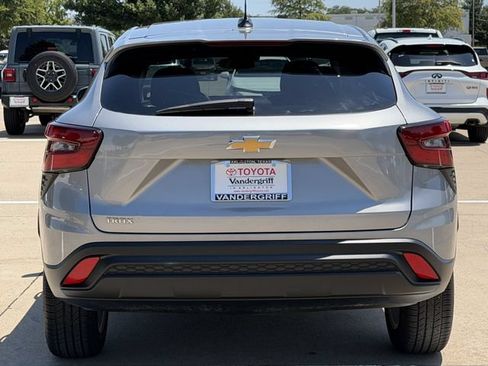 Used 2024 Chevrolet Trax LS w/ LS Convenience Package FWD image 5