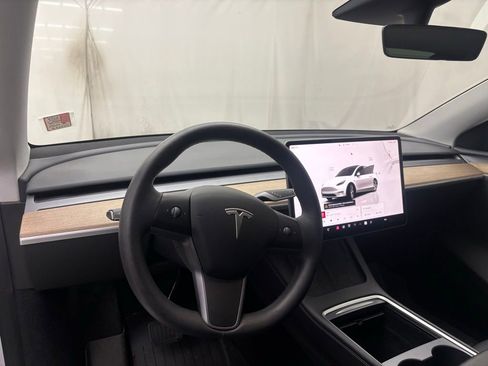 Used 2023 Tesla Model Y Long Range image 10