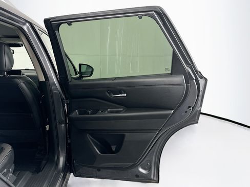 Used 2023 Nissan Pathfinder SL AWD/4WD image 32