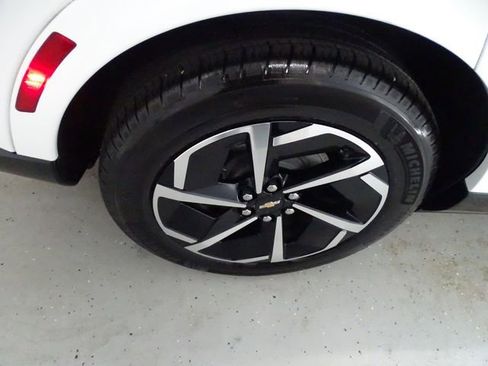 Used 2025 Chevrolet Equinox EV LT FWD image 27